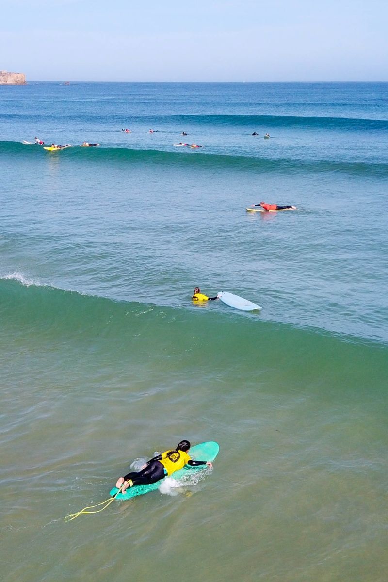 Discover the best surf spots for intermediate surfers in Peniche